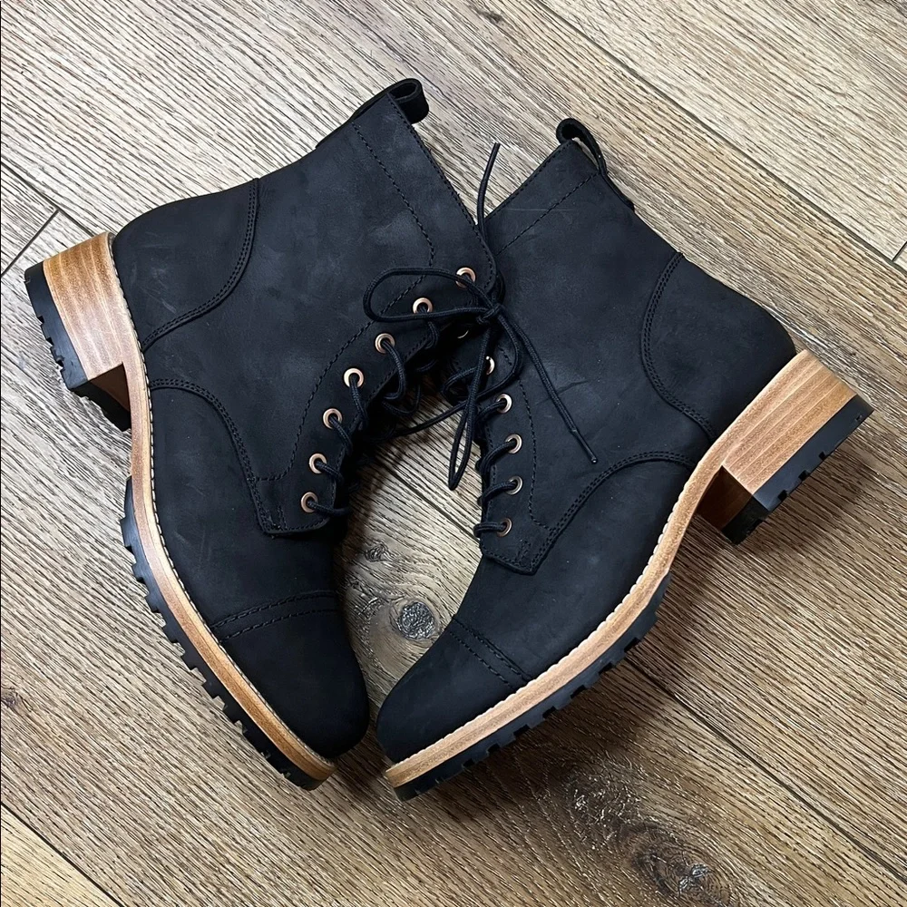 NWOB Patina Lace Up Boots in Shadow Black Size 7.5 - Picture 2 of 9
